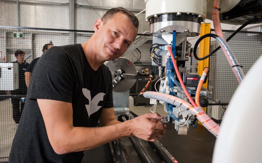 Development of a lightweight, high-pressure hydrogen vessel